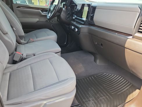 Used 2023 GMC Sierra 1500 SLE w/ X31 Off-Road Package AWD/4WD image 19