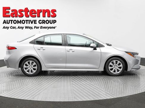 Used 2023 Toyota Corolla LE image 4