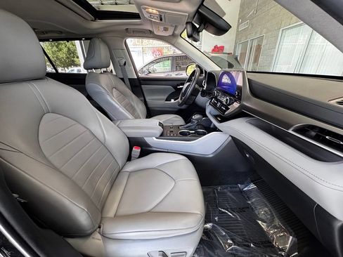 Certified 2023 Toyota Highlander XLE AWD/4WD image 55