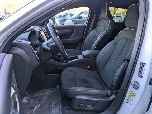 Certified 2023 Volvo C40 P8 Recharge Ultimate w/ Protection Package Premier image 24