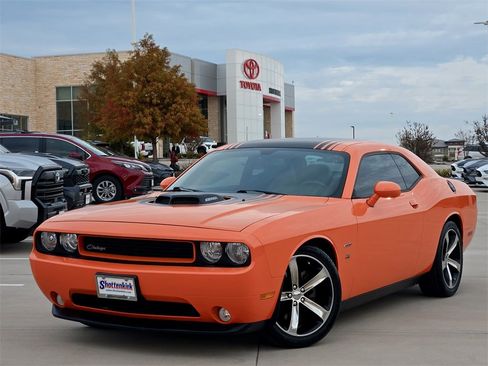 Used 2014 Dodge Challenger R/T image 2