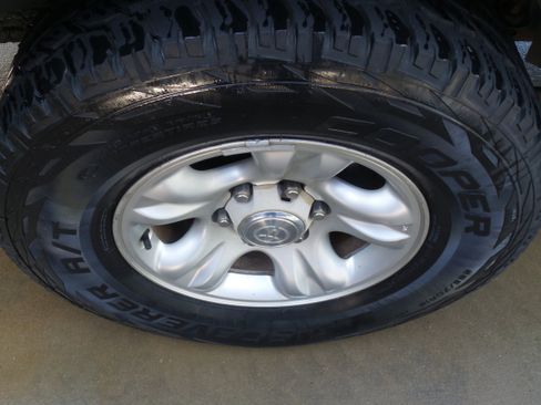 Used 2001 Toyota 4Runner SR5 image 12