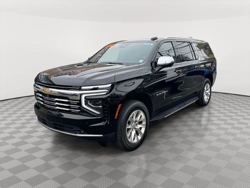 Used 2025 Chevrolet Suburban Premier image 3
