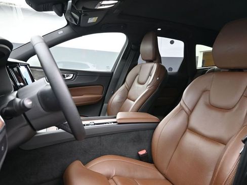Used 2023 Volvo XC60 B5 Ultimate image 9