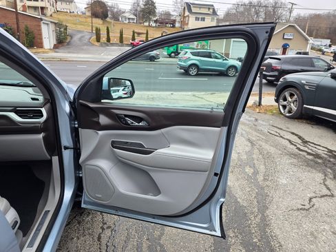 Used 2017 GMC Acadia SLT image 17