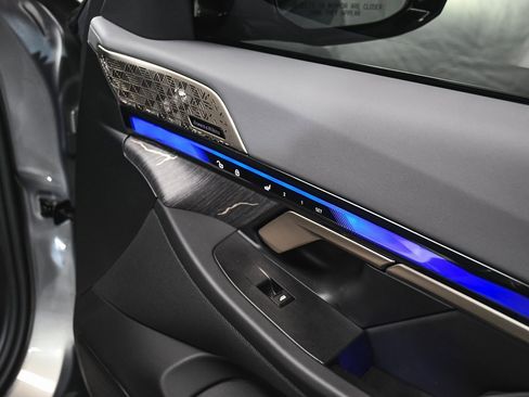 Used 2025 BMW i5 M60 w/ Executive Package image 20