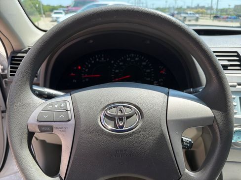Used 2009 Toyota Camry LE FWD image 16