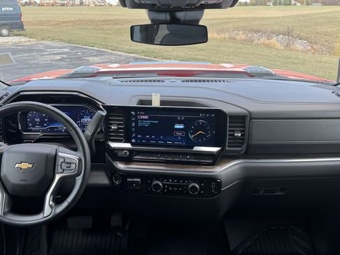 Used 2024 Chevrolet Silverado 2500 LT w/ Convenience Package image 33