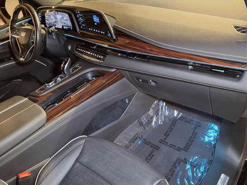 Certified 2022 Cadillac Escalade Premium Luxury image 27