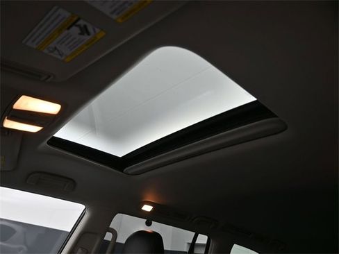 Used 2018 Nissan Armada SL w/ Moonroof Package image 23