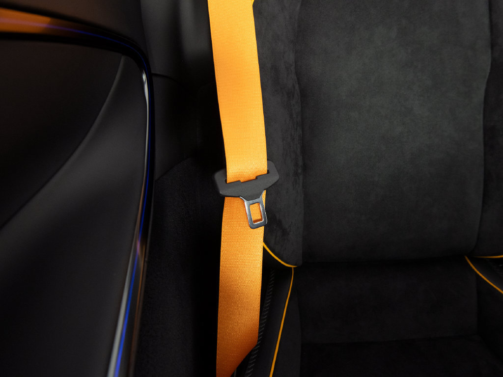 Used 2025 McLaren Artura Spider RWD image 34