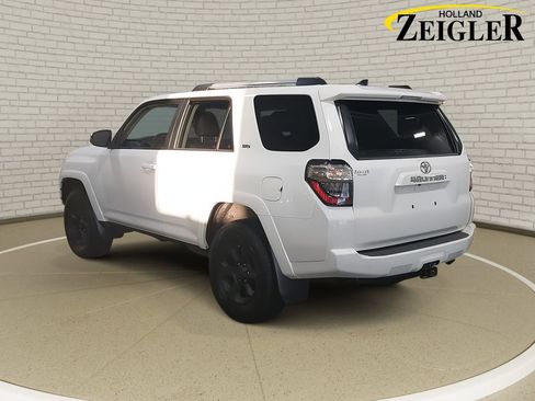 Used 2021 Toyota 4Runner SR5 Premium image 7