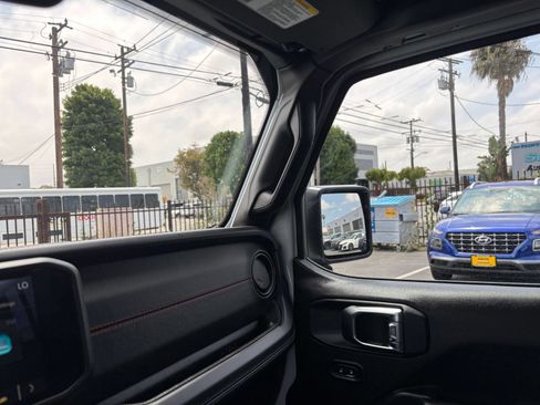 Used 2025 Jeep Wrangler Unlimited Rubicon AWD/4WD image 36