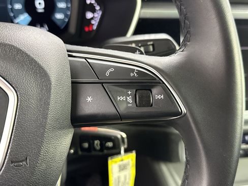 Used 2025 Audi Q3 2.0T Premium image 36