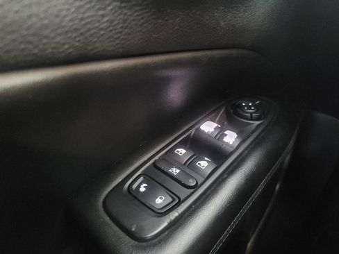 Used 2019 Jeep Compass Latitude FWD image 27