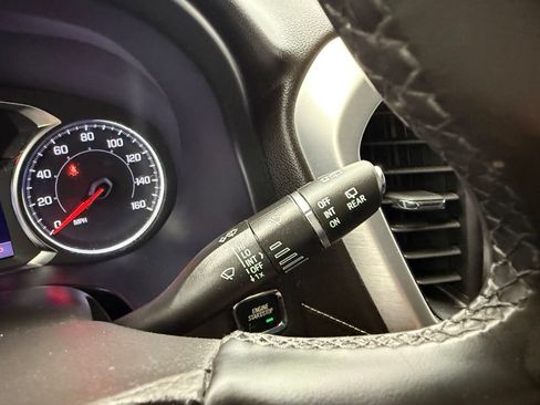 Used 2023 GMC Acadia SLT FWD image 45