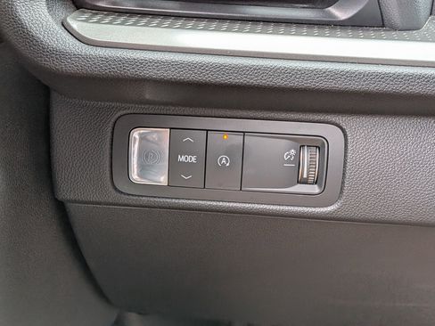 Used 2024 Chevrolet Traverse LT image 24