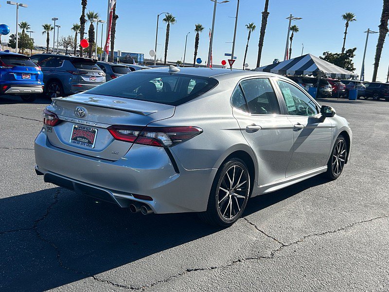 Used 2023 Toyota Camry SE FWD image 4