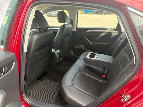 Used 2016 Volkswagen Passat 1.8T SE FWD image 16