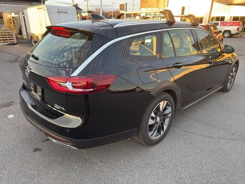 Used 2018 Buick Regal Essence w/ Driver Confidence Package #1 image 5