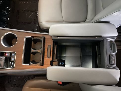 Used 2022 Toyota Sienna XLE FWD image 19