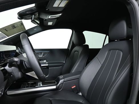 New 2025 Mercedes-Benz GLA 250 4MATIC image 13