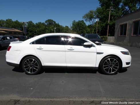 Used 2017 Ford Taurus SEL w/ Equipment Group 201A FWD image 4