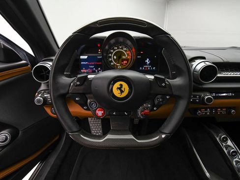 Used 2018 Ferrari 812 Superfast RWD image 10