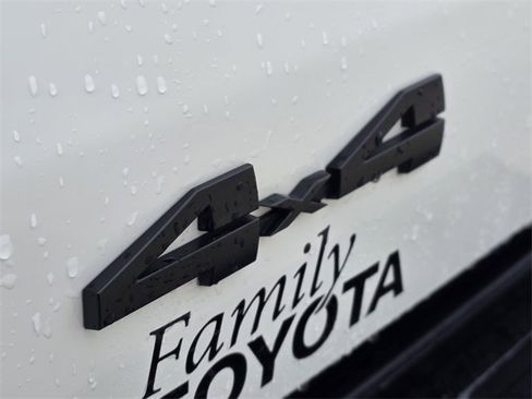 Certified 2025 Toyota Tacoma TRD Off-Road image 10