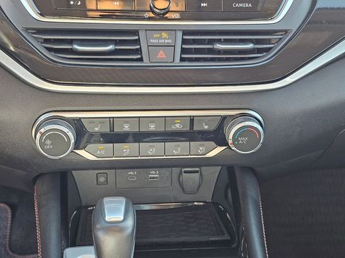 Used 2024 Nissan Altima 2.5 SR w/ SR Premium Package image 23