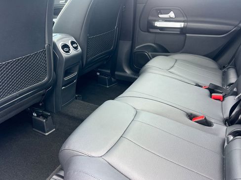 Used 2023 Mercedes-Benz GLB 250 image 27