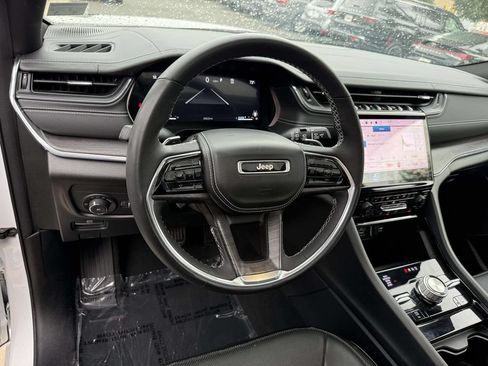 Certified 2023 Jeep Grand Cherokee Overland AWD/4WD image 2