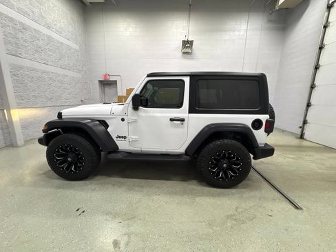 Used 2022 Jeep Wrangler Sport AWD/4WD image 8