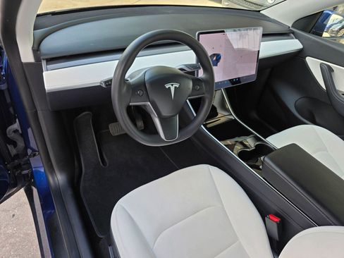 Used 2021 Tesla Model Y Long Range image 17