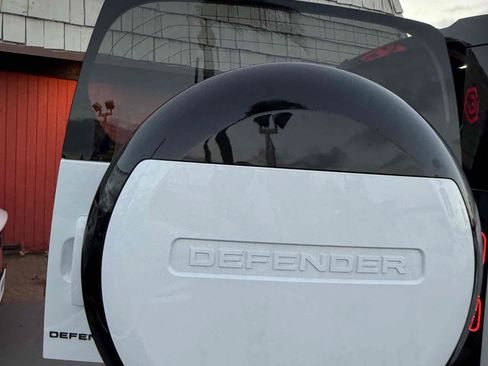 Used 2025 Land Rover Defender 110 X-Dynamic SE AWD/4WD image 91