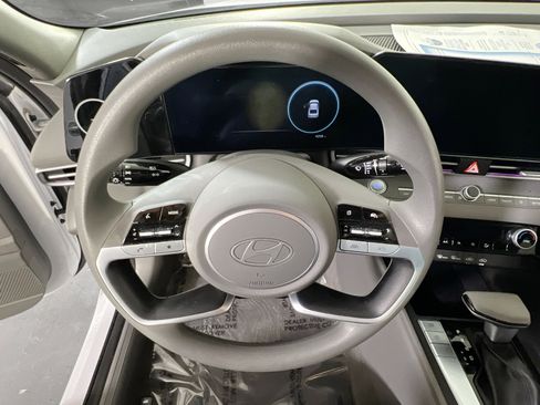 Used 2024 Hyundai Elantra SEL image 11