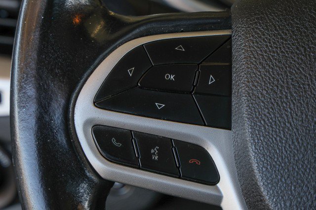 Used 2018 Jeep Cherokee Latitude Plus w/ Comfort/Convenience Group FWD image 23