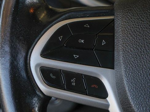 Used 2018 Jeep Cherokee Latitude Plus w/ Comfort/Convenience Group FWD image 23