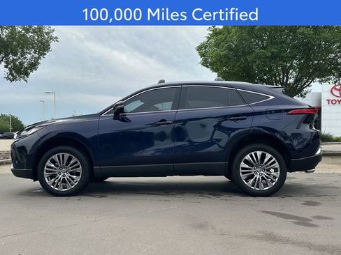 Used 2024 Toyota Venza XLE AWD/4WD image 2