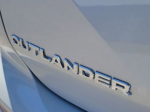 New 2026 Mitsubishi Outlander SE FWD image 9