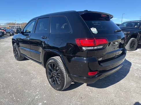 Certified 2022 Jeep Grand Cherokee Laredo X image 3