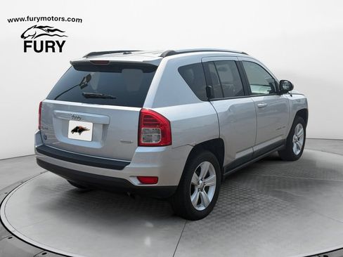 Used 2011 Jeep Compass Latitude AWD/4WD image 3