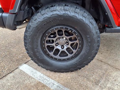 Used 2021 Jeep Wrangler Unlimited Rubicon w/ Xtreme Recon 35" Tire Package image 25