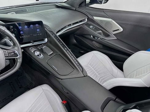 Used 2022 Chevrolet Corvette Stingray Premium Conv w/ Z51 Performance Package image 22