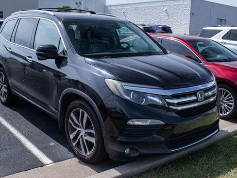 Used 2016 Honda Pilot Touring image 3