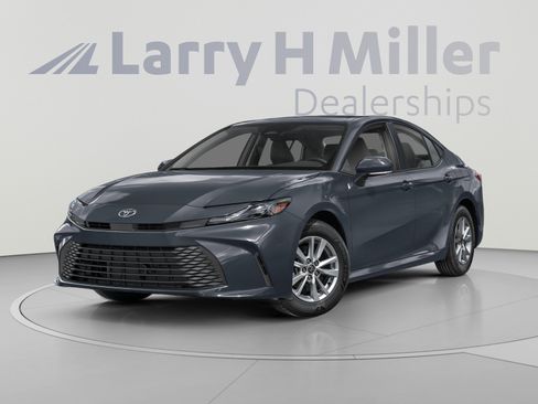 Used 2025 Toyota Camry SE FWD image 1