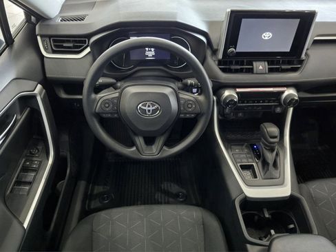 Used 2024 Toyota RAV4 XLE AWD/4WD image 30