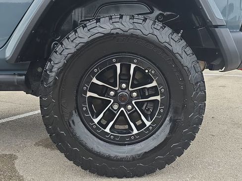 Used 2024 Jeep Wrangler Unlimited Rubicon image 32