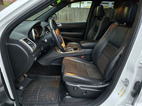 Used 2019 Jeep Grand Cherokee Altitude image 28