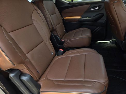 Certified 2021 Chevrolet Traverse High Country FWD image 11